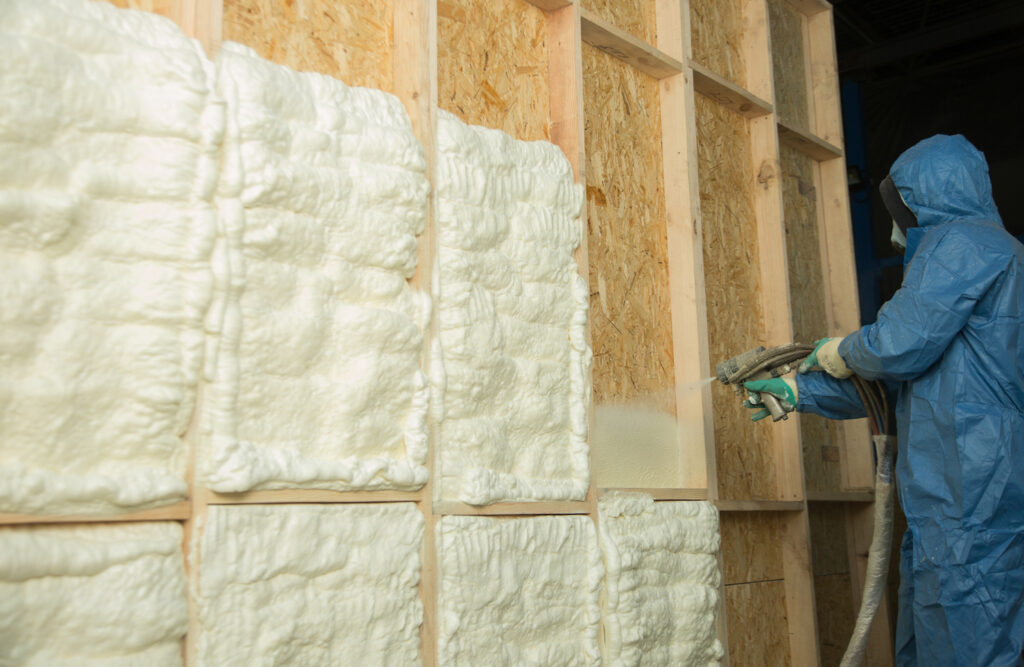 The,Worker,Insulates,The,Walls,Of,The,House,With,Foam