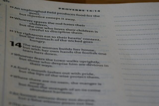 Photo punctuation in dialogues guide